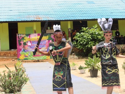 KELAS  XI IIS 2