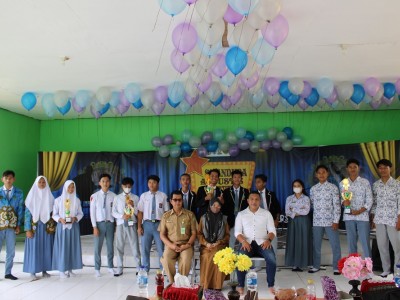 Foto Bersama Dewan Juri dan Para Juara